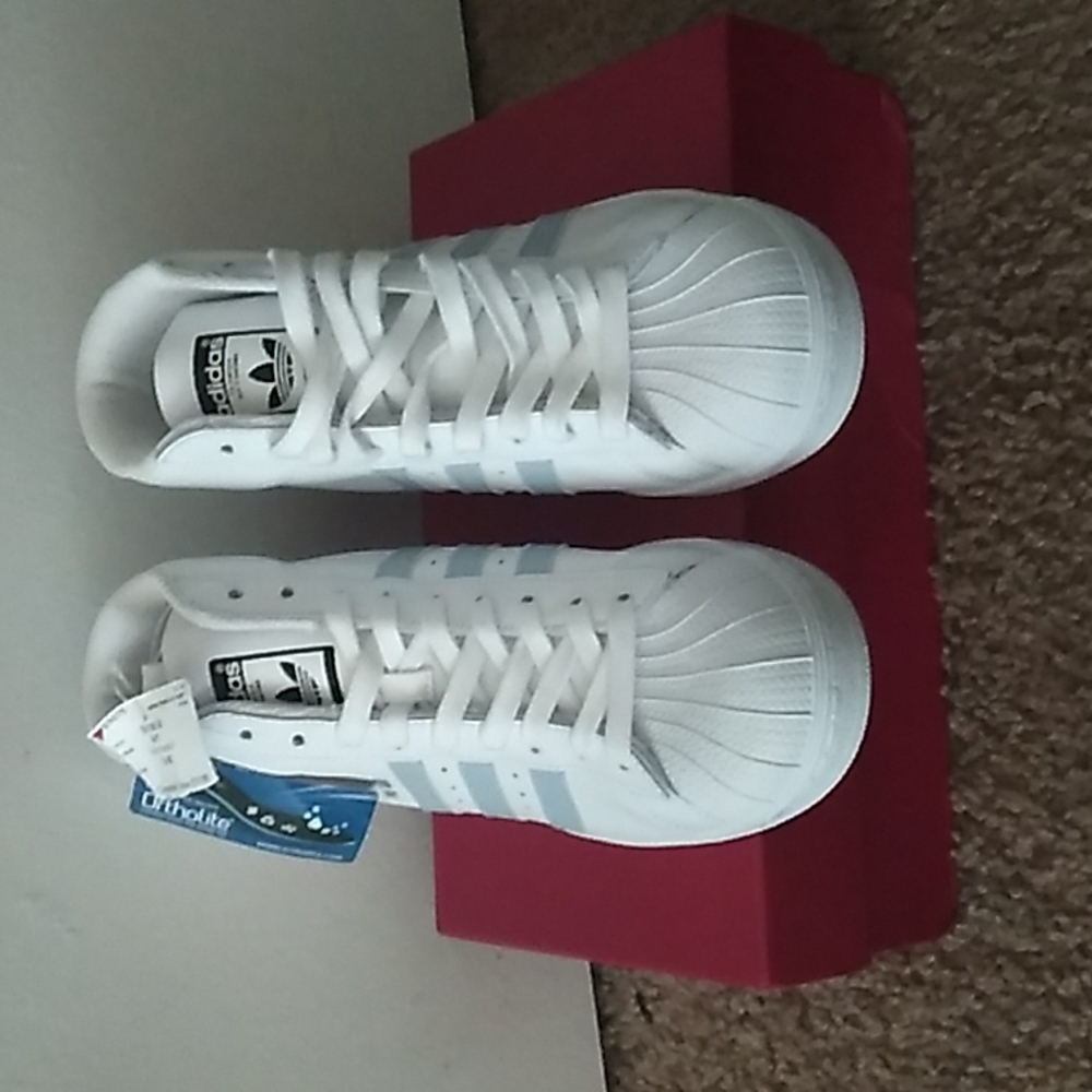 ADDIDAS Pro Model SIZE 6Y= 7/7.5 IN WOMEN